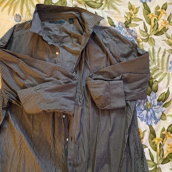 Perry Ellis dress shirt used in great condition - Picture 2 of 4